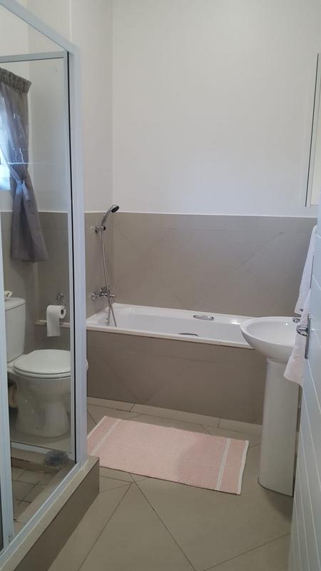 To Let 2 Bedroom Property for Rent in Buhrein Western Cape